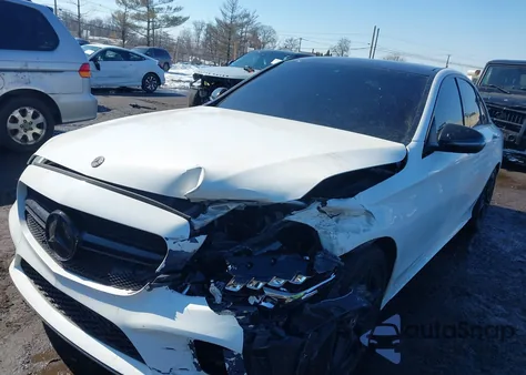 2019 Mercedes-Benz C 300 4Matic z USA, uszkodzony, nr VIN 55SWF8EB4KU310012